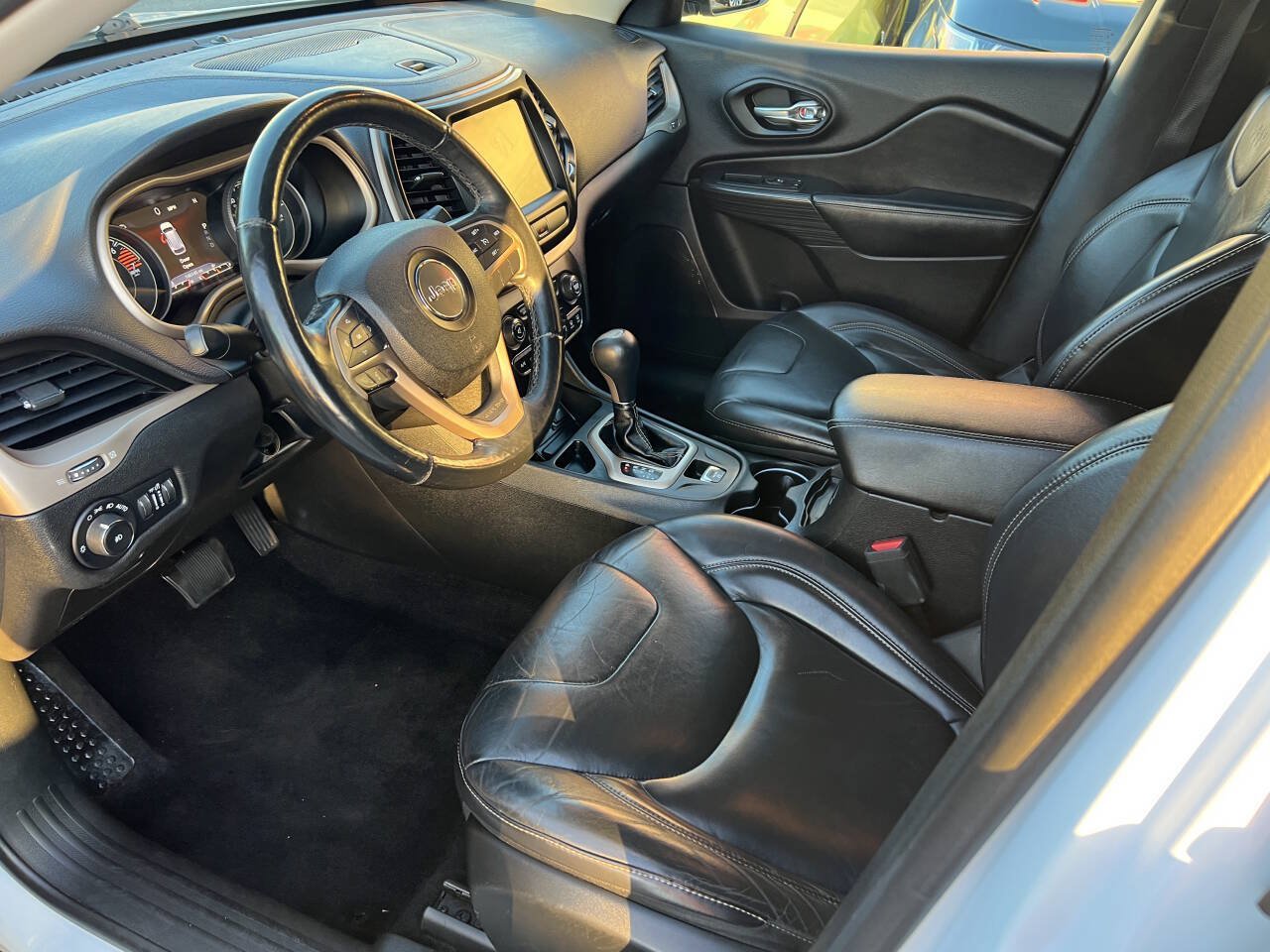 Used 2017 Jeep Cherokee Limited FWD image 7
