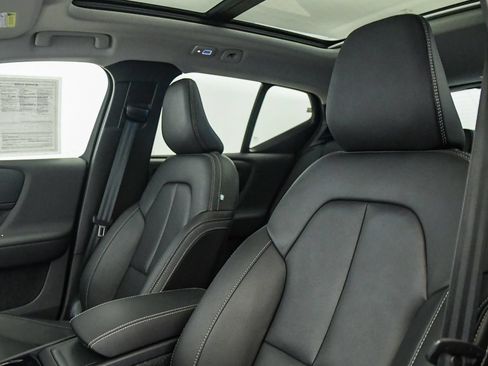 Certified 2026 Volvo XC40 B5 Plus AWD/4WD image 21