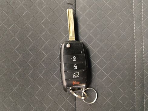 Used 2020 Kia Sorento LX image 32