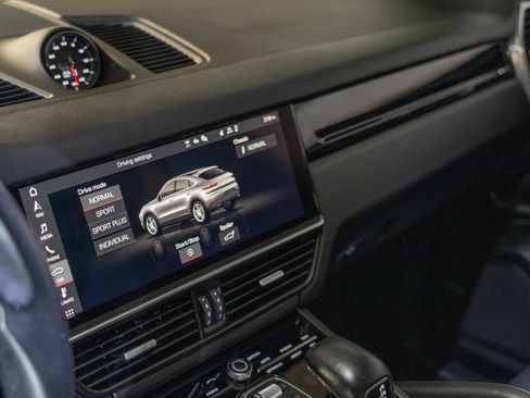 Certified 2021 Porsche Cayenne Coupe AWD/4WD image 20