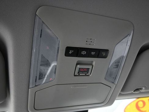 Used 2019 Toyota RAV4 LE w/ Carpet Mat Package image 33