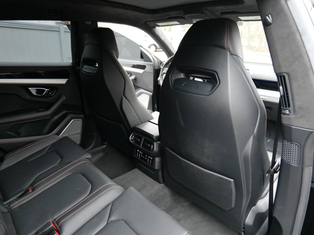 Used 2021 Lamborghini Urus AWD/4WD image 45