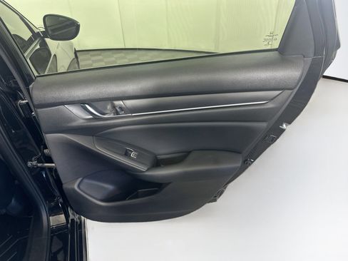 Used 2018 Honda Accord EX image 29