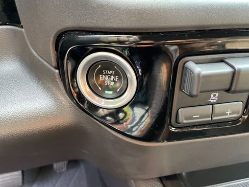 Certified 2022 Chevrolet Silverado 1500 ZR2 w/ Technology Package AWD/4WD image 36