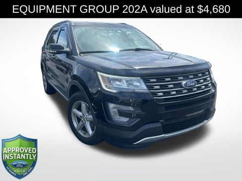 Used 2017 Ford Explorer XLT w/ Equipment Group 202A AWD/4WD image 1