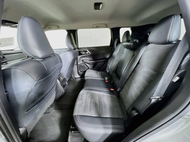 Used 2025 Mitsubishi Outlander SE FWD image 24