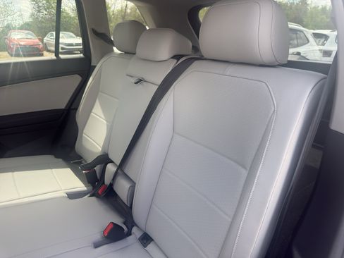 Used 2021 Volkswagen Tiguan SEL AWD/4WD image 9