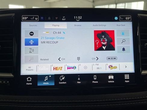 New 2026 Chrysler Pacifica Select AWD/4WD image 39
