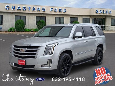 Used 2017 Cadillac Escalade Luxury image 1