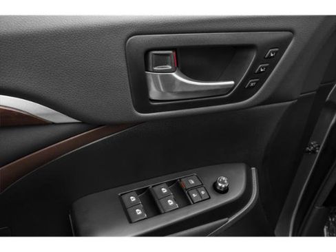 Used 2015 Toyota Highlander XLE AWD/4WD image 18