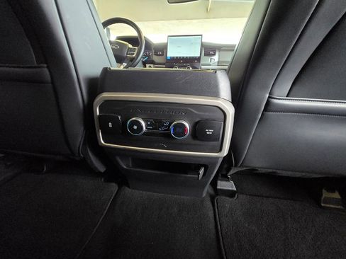 Used 2024 Ford Expedition XLT image 25
