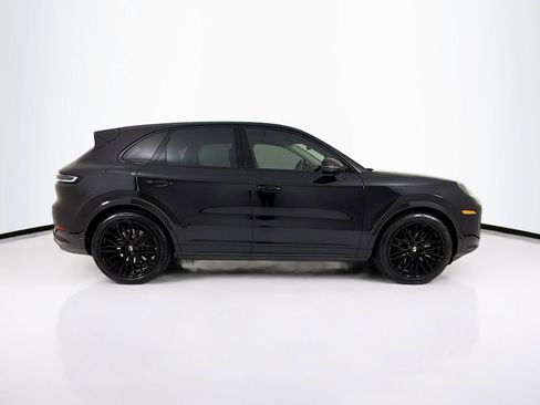 Certified 2026 Porsche Cayenne Turbo AWD/4WD image 8