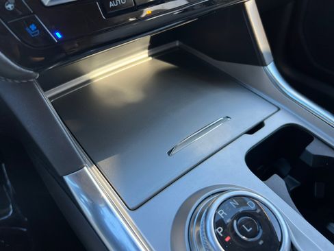 Used 2022 Ford Explorer Platinum w/ Equipment Group 601A image 17