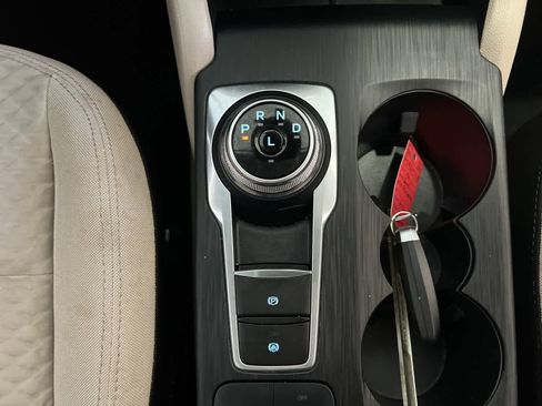 Used 2022 Ford Escape SE w/ SE Sport Appearance Package image 16