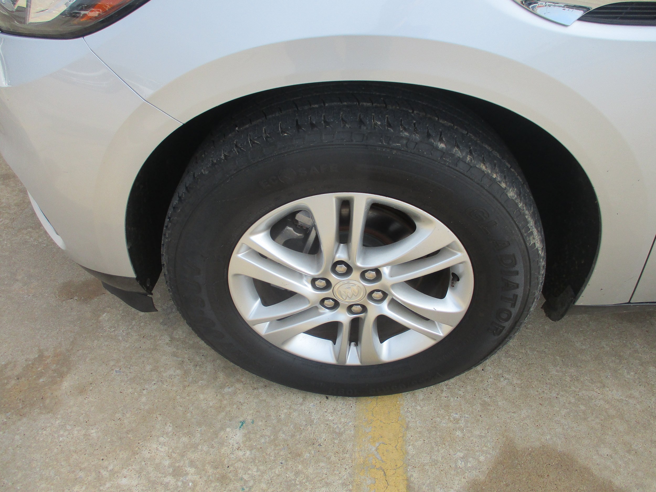 Used 2020 Buick Enclave Essence FWD image 3