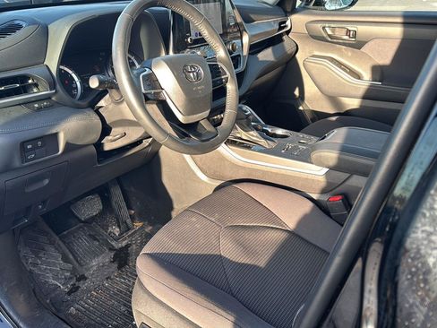 Used 2023 Toyota Highlander LE image 13