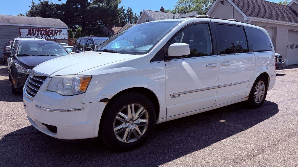 Used 2010 Chrysler Town & Country Touring FWD image 1