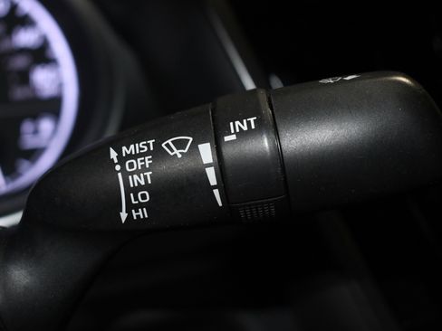 Used 2021 Toyota Camry LE image 28