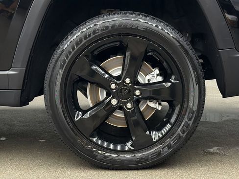 Used 2023 Jeep Grand Cherokee L Altitude AWD/4WD image 12