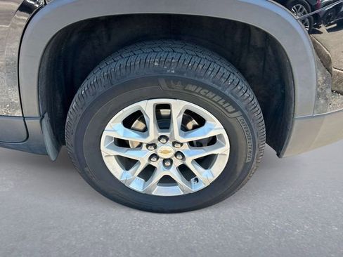 Used 2021 Chevrolet Traverse LT image 10