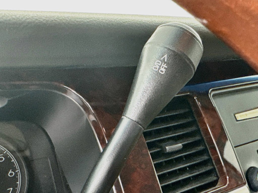 Used 2007 Lincoln Town Car Signature Limited RWD image 18