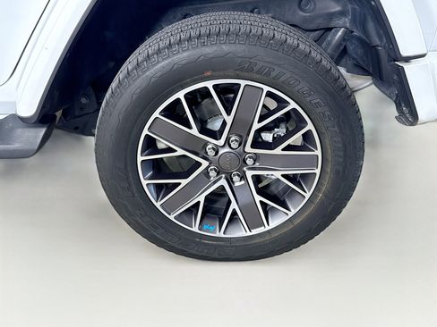 Used 2022 Jeep Wrangler Unlimited Sahara image 36