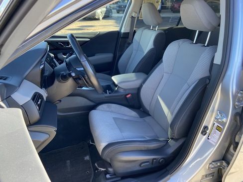 Used 2024 Subaru Outback Premium image 17