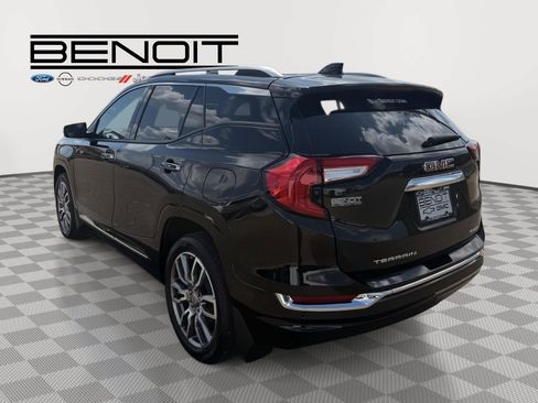 Used 2024 GMC Terrain Denali w/ Denali Premium Package AWD/4WD image 3