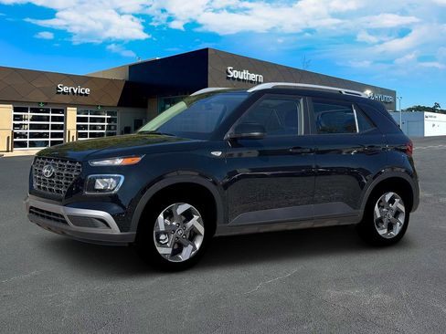 New 2026 Hyundai Venue SEL FWD image 2