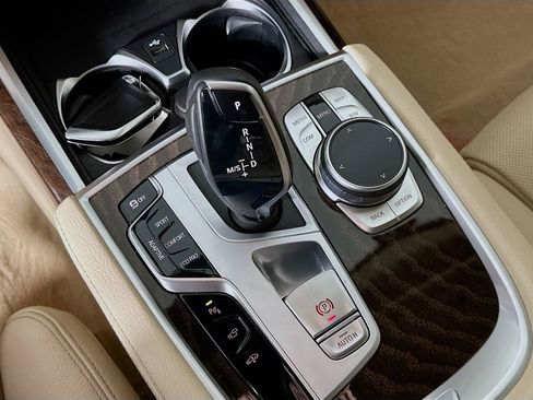 Used 2022 BMW 740i image 17