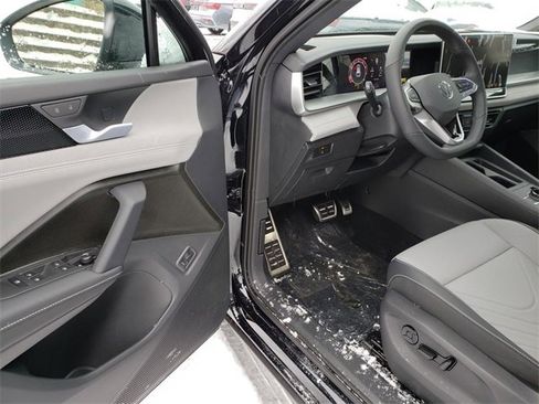 New 2026 Volkswagen Tiguan SE R-Line image 6