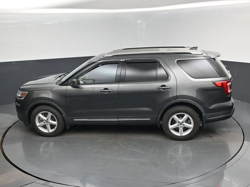 Used 2019 Ford Explorer XLT FWD image 14