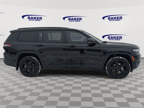 Used 2023 Jeep Grand Cherokee L Laredo image 2