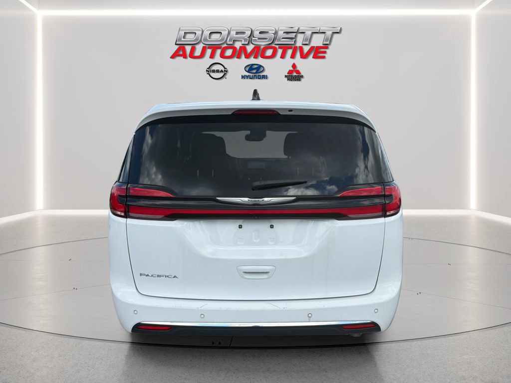 Used 2023 Chrysler Pacifica Touring-L FWD image 29