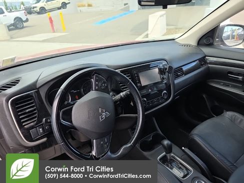 Used 2016 Mitsubishi Outlander SEL AWD/4WD image 6