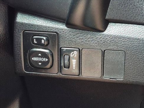 Used 2018 Toyota Corolla L FWD image 11