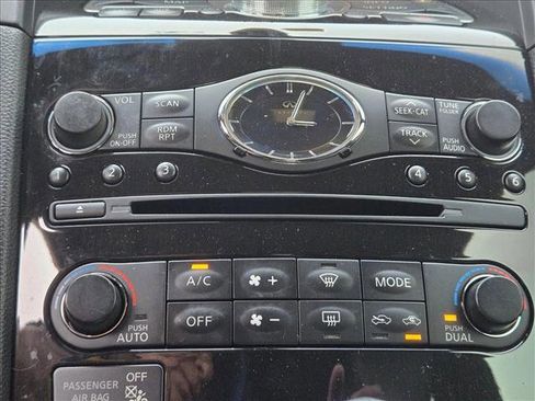 Used 2017 INFINITI QX70 2WD w/ Premium Package image 18