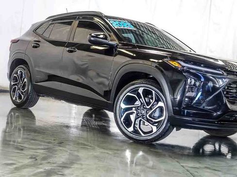 Used 2025 Chevrolet Trax RS w/ Driver Confidence Package FWD image 5