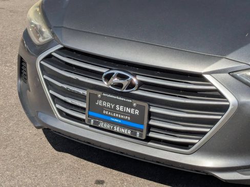 Used 2017 Hyundai Elantra SE FWD image 9