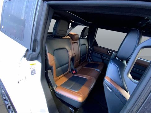 Used 2024 Ford Bronco Outer Banks AWD/4WD image 19