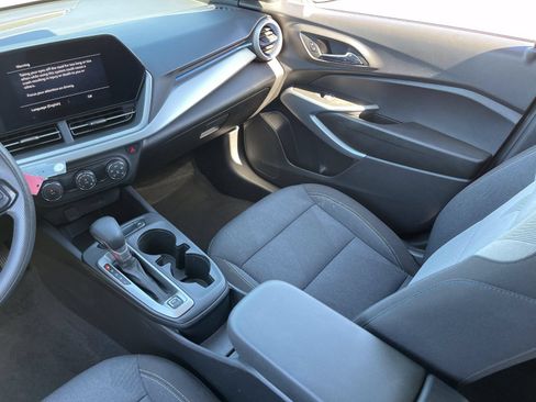 Used 2025 Chevrolet Trax LS FWD image 17