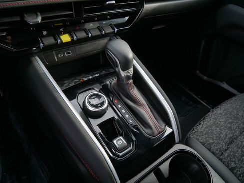 Used 2024 Chevrolet Colorado Z71 w/ Z71 Convenience Package 2 image 24