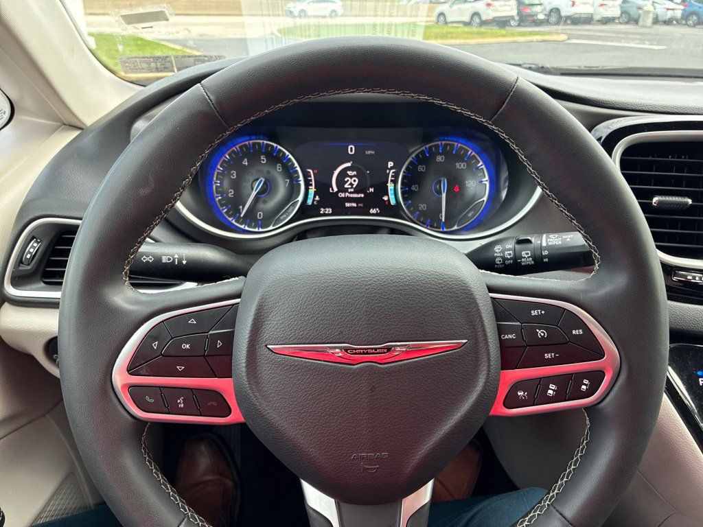 Used 2024 Chrysler Pacifica Touring-L FWD image 29