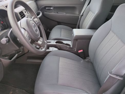 Used 2012 Jeep Liberty Sport AWD/4WD image 16