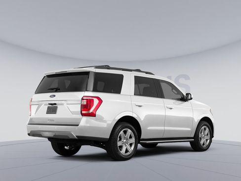 Used 2020 Ford Expedition XLT w/ Equipment Group 202A image 4