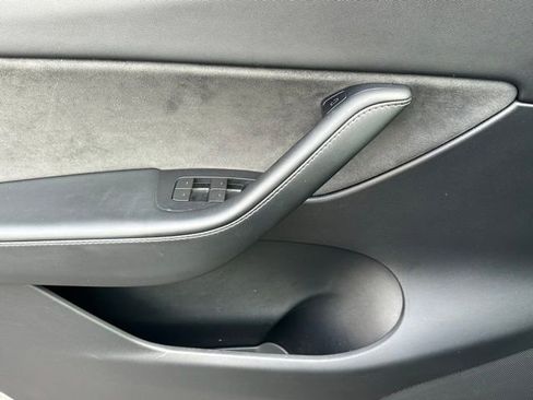 Used 2022 Tesla Model Y Performance image 7