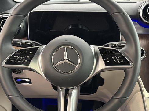 Used 2026 Mercedes-Benz GLC 300 4MATIC image 12
