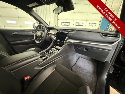Used 2024 Jeep Grand Cherokee Altitude AWD/4WD image 45