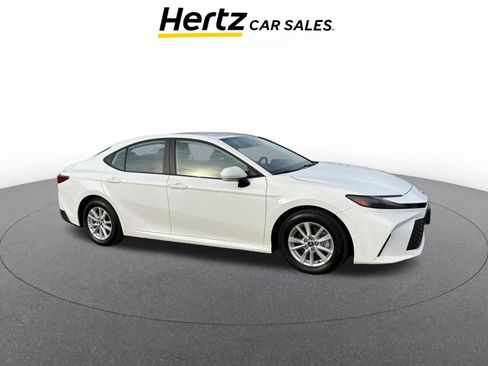 Used 2025 Toyota Camry LE image 1