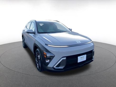 Used 2025 Hyundai Kona SEL image 3